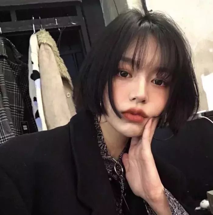 拿着手术刀的猎人 海报